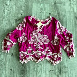 Solitaire embroidered cropped hot pink top size M brand new with tags